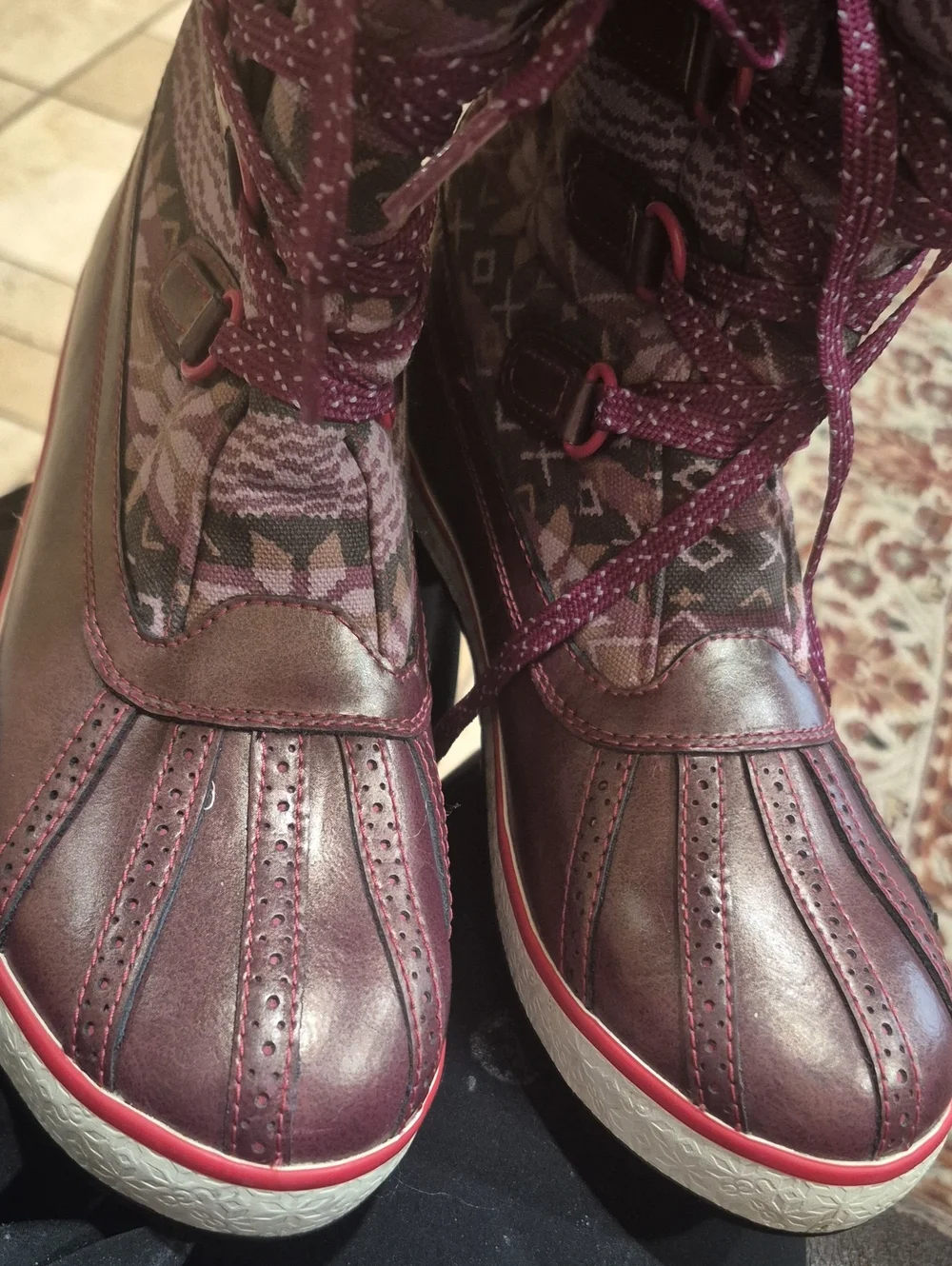 UGG Women's Burgundy Patterned Lace-Up Winter Boots F 27012G